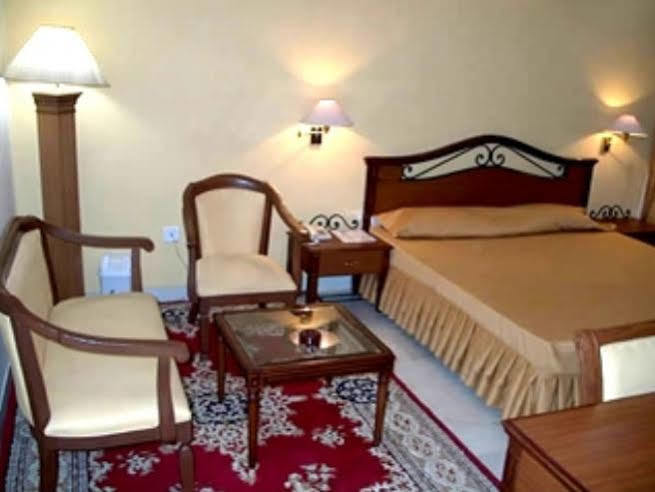 Treebo Trend Corporate Inn Chandigarh Ngoại thất bức ảnh