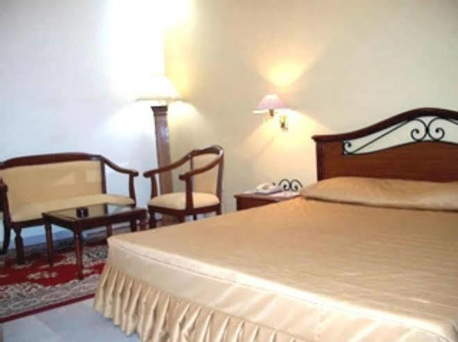 Treebo Trend Corporate Inn Chandigarh Ngoại thất bức ảnh