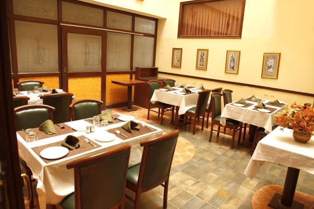 Treebo Trend Corporate Inn Chandigarh Ngoại thất bức ảnh